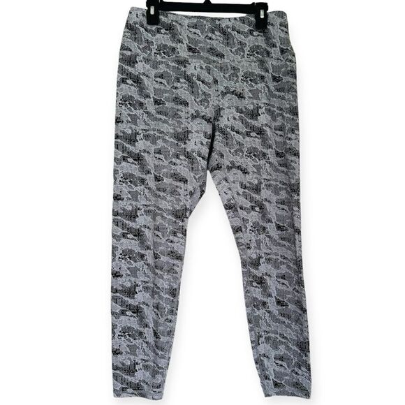Spyder Active Camo Pixeled Tech Core Fleece Legging
Size XL - Picture 2 of 5